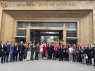 芒街国际口岸迎来新年首批“冲年喜”游客